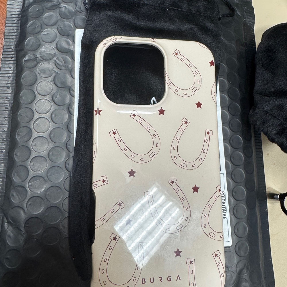 Burga Cream Phone Case with Horseshoe Design iPhone 16 Pro Max